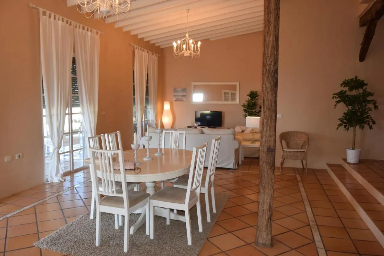 Villa Ste Maxima,Wifi, Heated Pool, Garden, Sea Views Callao Salvaje Španělsko